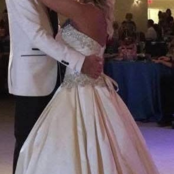 Wedding dress-Allure Elegant Ivory Ball Gown with Beaded Bodice number 9003 - Picture 12 of 16